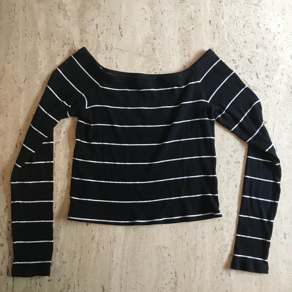 Black/white striped long sleeve crop top